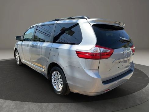 Used 2017 Toyota Sienna XLE w/ XLE Navigation Package FWD image 7