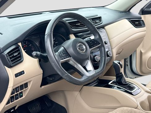 Used 2017 Nissan Rogue SV AWD/4WD image 4