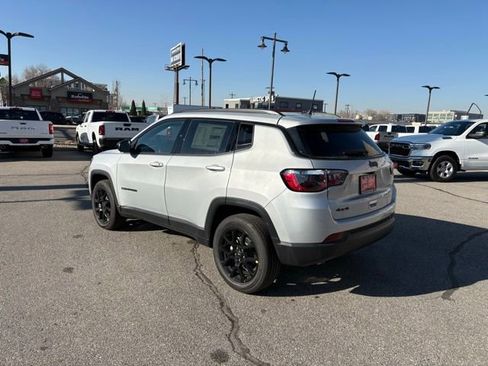 New 2026 Jeep Compass Latitude image 3