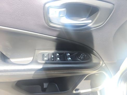 Used 2018 Jeep Compass Latitude w/ Popular Equipment Group image 12