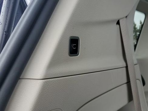 Certified 2024 Chrysler Pacifica Touring-L image 24