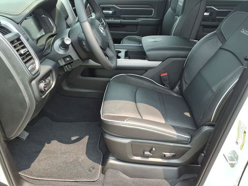 New 2026 RAM 2500 Laramie AWD/4WD image 12