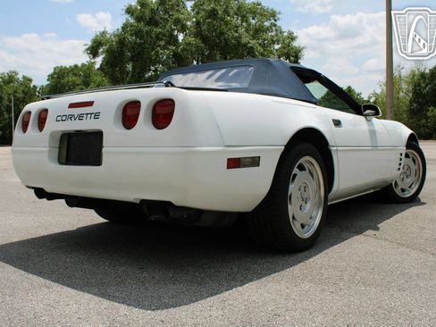 Used 1991 Chevrolet Corvette Convertible image 26