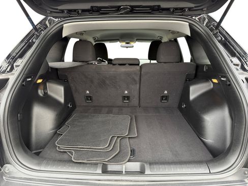 Used 2019 Jeep Cherokee Latitude w/ Popular Appearance Group image 17