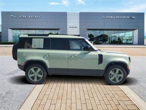 Used 2023 Land Rover Defender 110 75th Limited Edition image 4