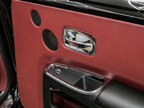 Used 2014 Rolls-Royce Ghost image 64