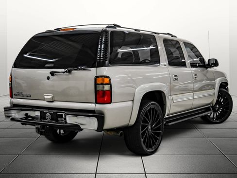 Used 2006 Chevrolet Suburban LT w/ Preferred Equipment Group RWD image 9