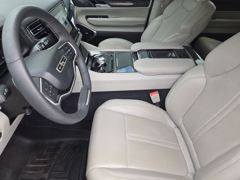 Used 2022 Jeep Wagoneer Series I w/ Convenience Group I AWD/4WD image 16