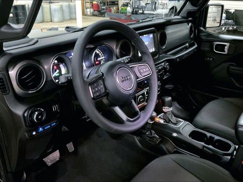 Used 2023 Jeep Wrangler Unlimited image 13