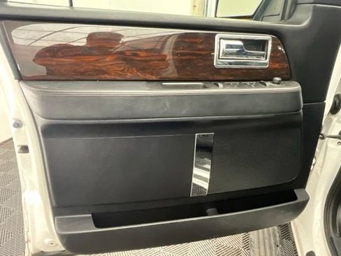 Used 2017 Lincoln Navigator Reserve AWD/4WD image 16