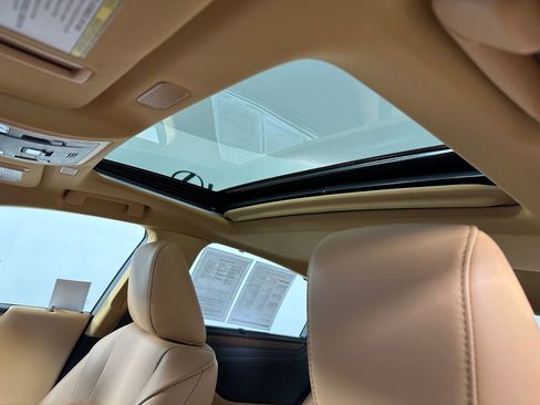 Used 2024 Lexus ES 300h Ultra Luxury w/ Accessory Package (Z1) image 5