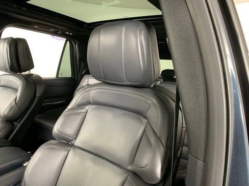 New 2025 Lincoln Navigator L Reserve w/ Jet Appearance Package image 17