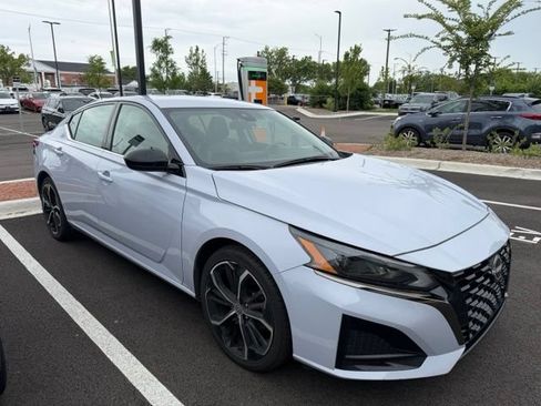 Used 2024 Nissan Altima 2.5 SR FWD image 6