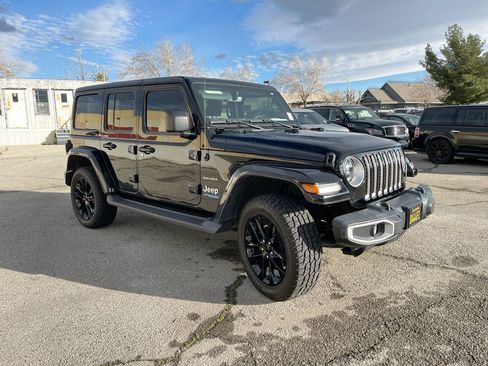 Used 2021 Jeep Wrangler Unlimited Sahara image 2