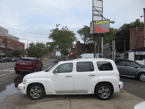 Used 2011 Chevrolet HHR LT FWD image 7