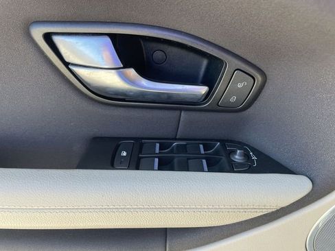 Used 2018 Land Rover Range Rover Evoque SE image 23