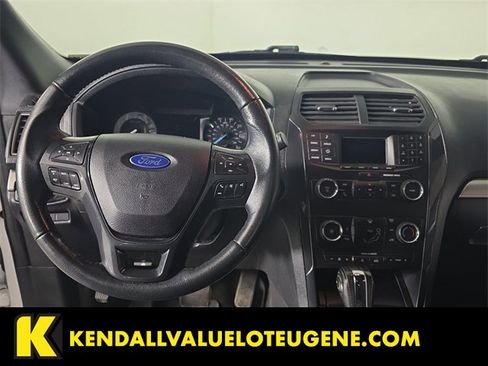 Used 2018 Ford Explorer XLT image 9