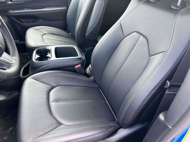 New 2026 Chrysler Pacifica Select FWD image 13