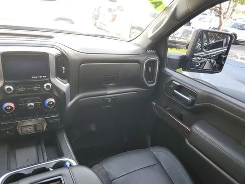 Used 2022 GMC Sierra 2500 SLT w/ SLT Preferred Package AWD/4WD image 16