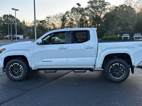New 2025 Toyota Tacoma TRD Sport image 4