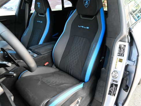 Used 2024 Lamborghini Urus Performante AWD/4WD image 19