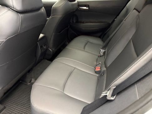 Used 2022 Toyota Corolla Cross XLE w/ Convenience Package AWD/4WD image 21