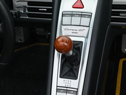 Used 2005 Porsche Carrera GT RWD image 21