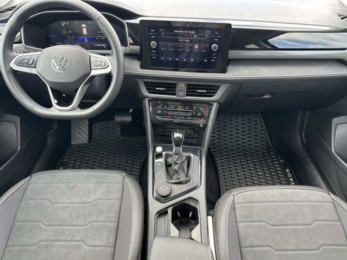 Used 2025 Volkswagen Taos SE w/ Taos Adventure Package AWD/4WD image 13
