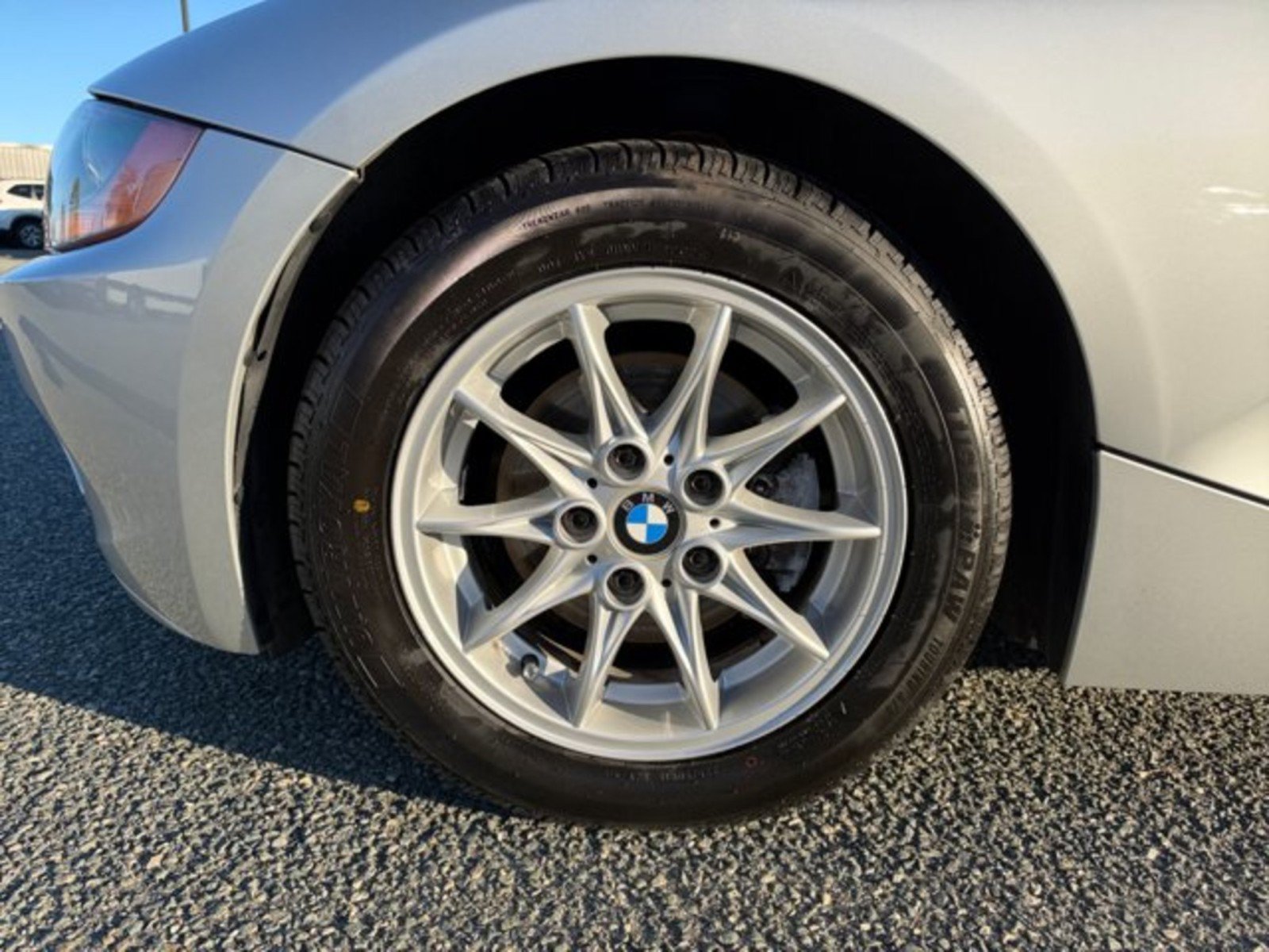 Used 2004 BMW Z4 2.5i RWD image 9