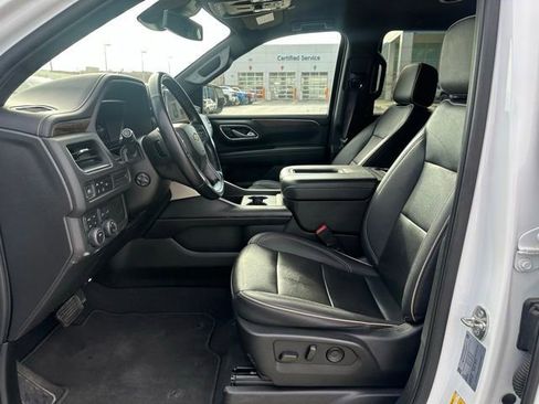 Used 2023 Chevrolet Suburban Premier AWD/4WD image 2