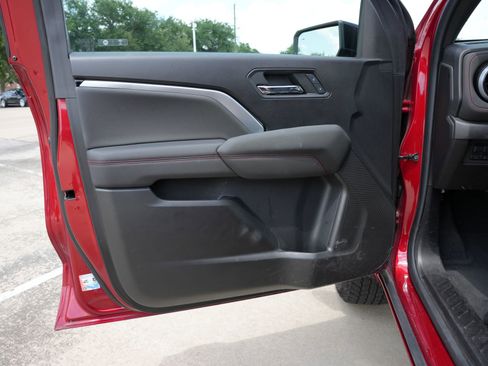 Used 2024 Chevrolet Colorado Z71 w/ Z71 Convenience Package 2 AWD/4WD image 16