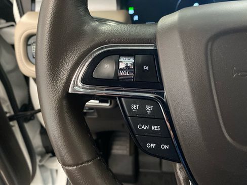 Certified 2023 Lincoln Nautilus AWD w/ Premium Package image 19