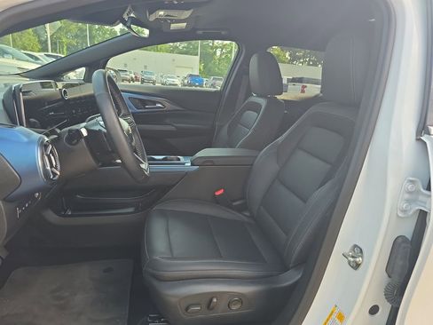 Used 2024 Chevrolet Equinox EV LT image 18