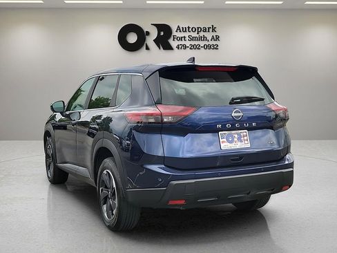 Used 2025 Nissan Rogue SV AWD/4WD image 4
