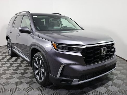 New 2025 Honda Pilot Touring image 3