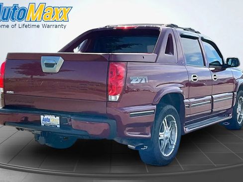 Used 2005 Chevrolet Avalanche Z71 w/ Sun And Sound Package AWD/4WD image 9