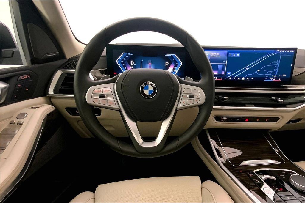 Used 2026 BMW X7 xDrive40i w/ Premium Package AWD/4WD image 4