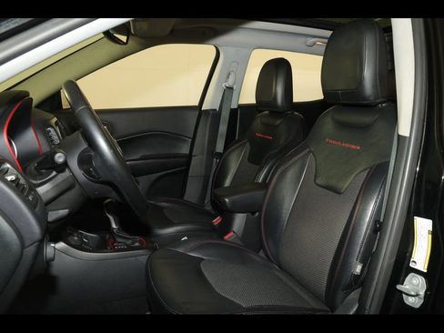 Used 2017 Jeep Compass Trailhawk w/ Navigation Group AWD/4WD image 17