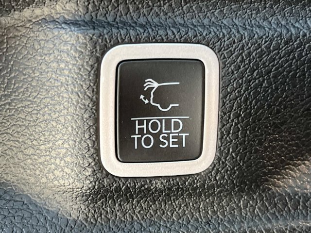 Used 2024 Jeep Grand Cherokee L Summit w/ Advanced Protech Group IV AWD/4WD image 27