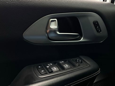 Used 2020 Chrysler Pacifica Touring-L Plus w/ S Appearance Package image 23