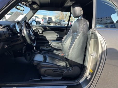 Used 2019 MINI Cooper S w/ Premium Package image 27