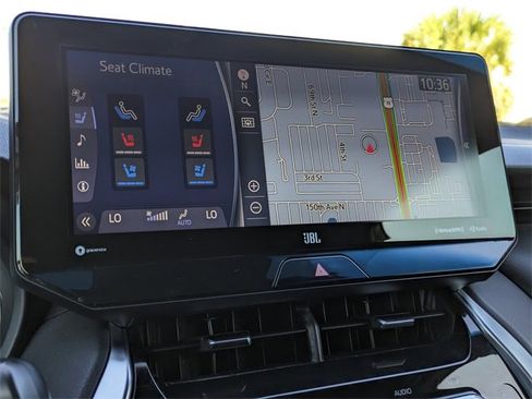 Used 2021 Toyota Venza Limited image 22