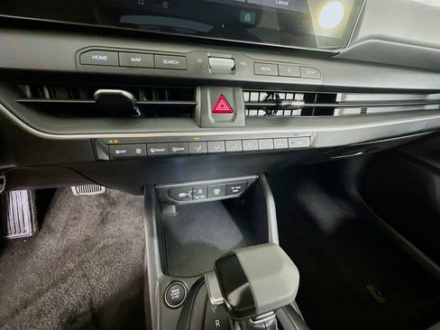 Used 2025 Kia K4 LXS image 32