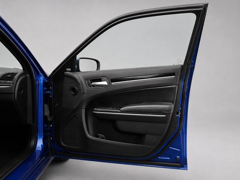 Used 2019 Chrysler 300 S RWD image 20