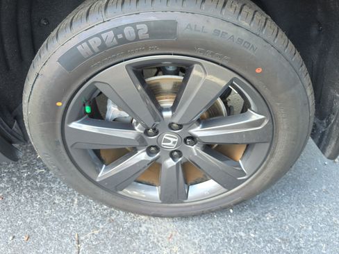 Certified 2025 Honda Pilot Sport image 6
