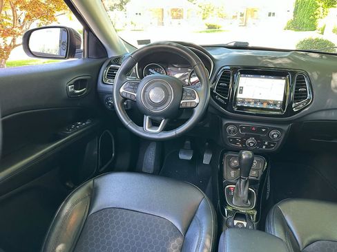 Used 2018 Jeep Compass Latitude w/ Popular Equipment Group AWD/4WD image 9