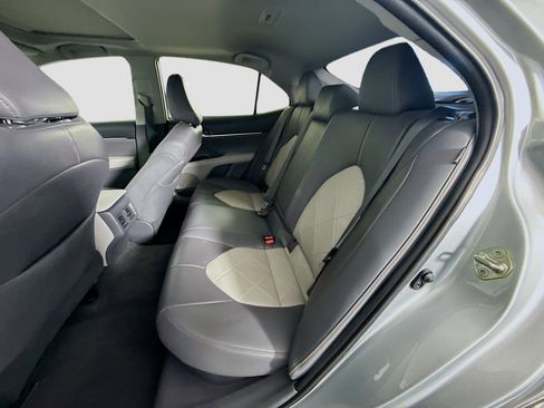 Used 2019 Toyota Camry XLE w/ Sunroof Package image 25