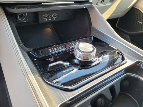 Used 2024 Jeep Wagoneer Series II image 21