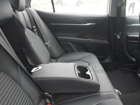 Used 2022 Toyota Camry SE FWD image 12