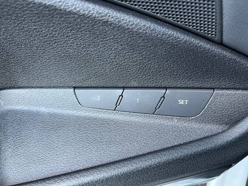 Used 2020 Audi e-tron Premium Plus image 32